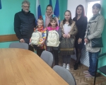 29 августа Председатель Фракции партии "Единой России" - Председатель Совета депутатов ЗАТО г. Заозерск Игорь Винокур в рамках ежегодной акции "Помоги пойти учиться" поздравил ребят из малообеспеченных семей с наступающим учебным годом